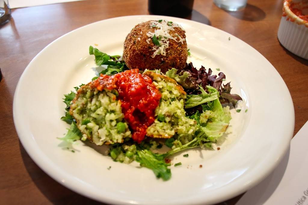 Avicollis Coal Fire | restaurant | 104 Limestone Plaza, Fayetteville, NY 13066, USA | 3156375800 OR +1 315-637-5800