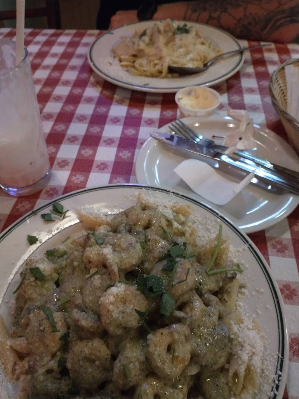 Dels Pizzeria | restaurant | 1101 Price St, Pismo Beach, CA 93449, USA | 8057734438 OR +1 805-773-4438