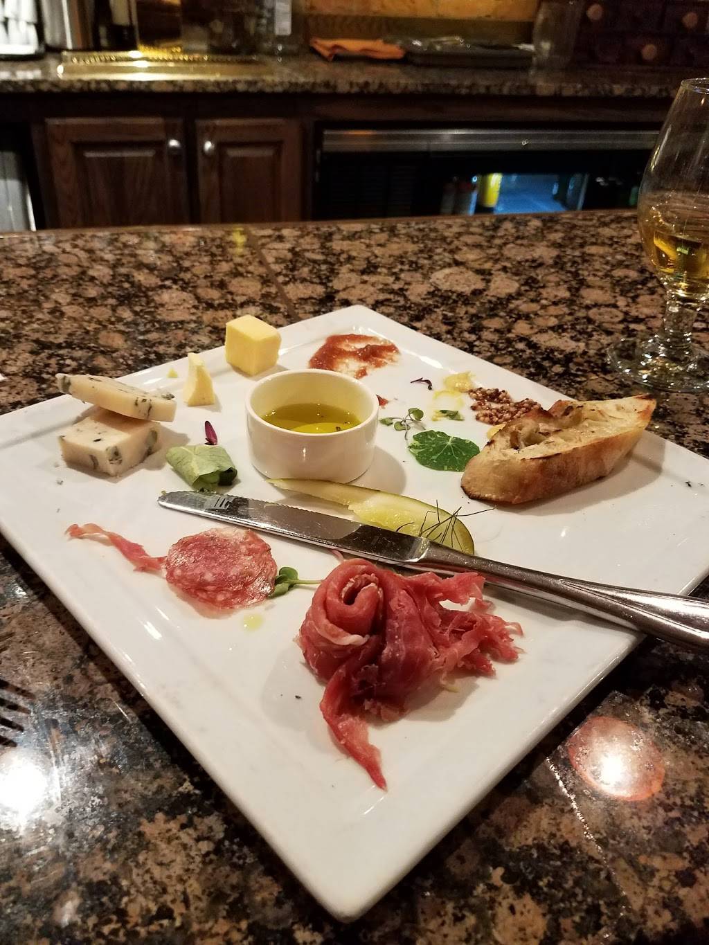 Local Chop & Grill House | restaurant | 56 W Gay St, Harrisonburg, VA 22802, USA | 5408010505 OR +1 540-801-0505