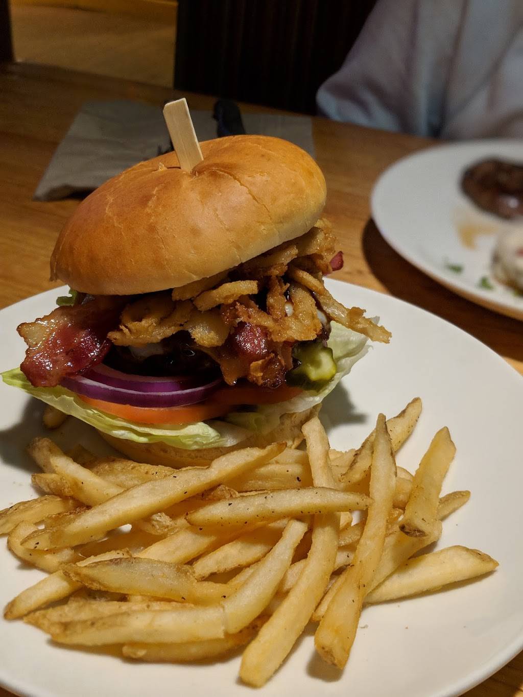 Applebees Grill + Bar | restaurant | 900 S Washington St, North Attleborough, MA 02760, USA | 5086434660 OR +1 508-643-4660