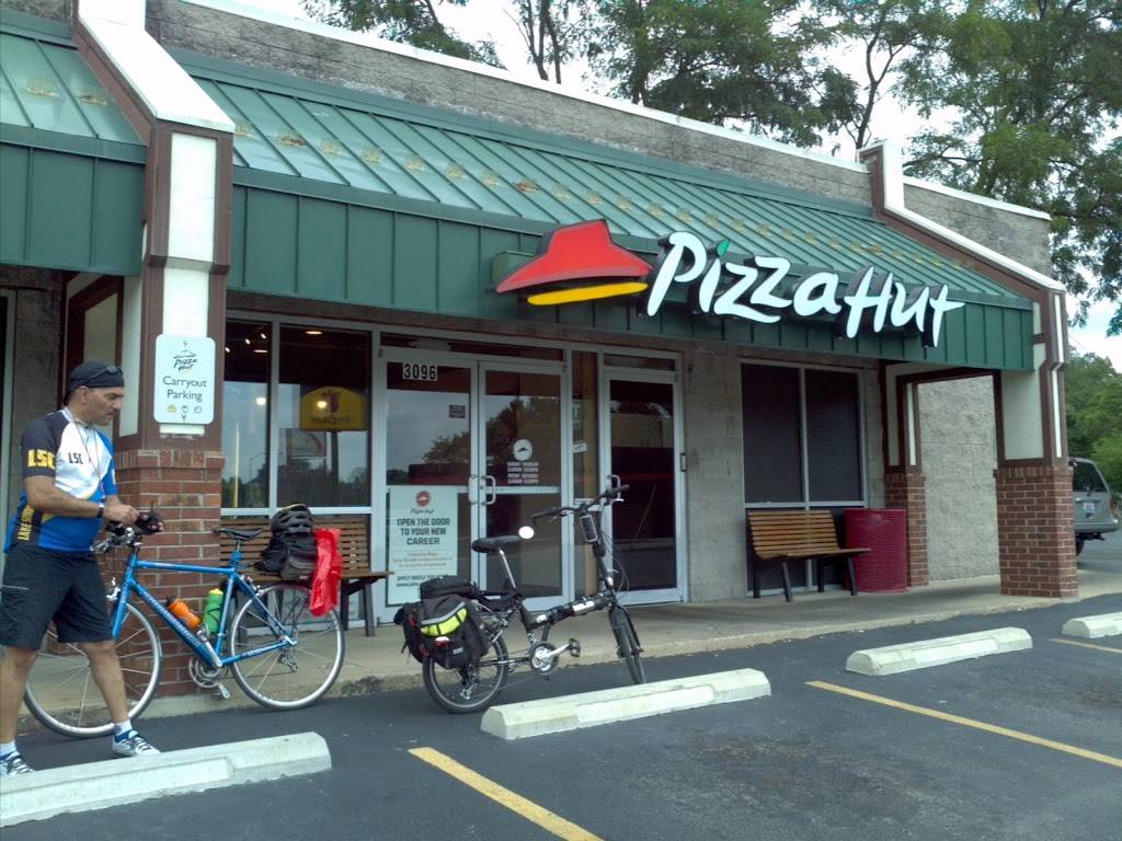 Pizza Hut | meal takeaway | 3096 Homer Adams Pkwy, Alton, IL 62002, USA | 6184656600 OR +1 618-465-6600