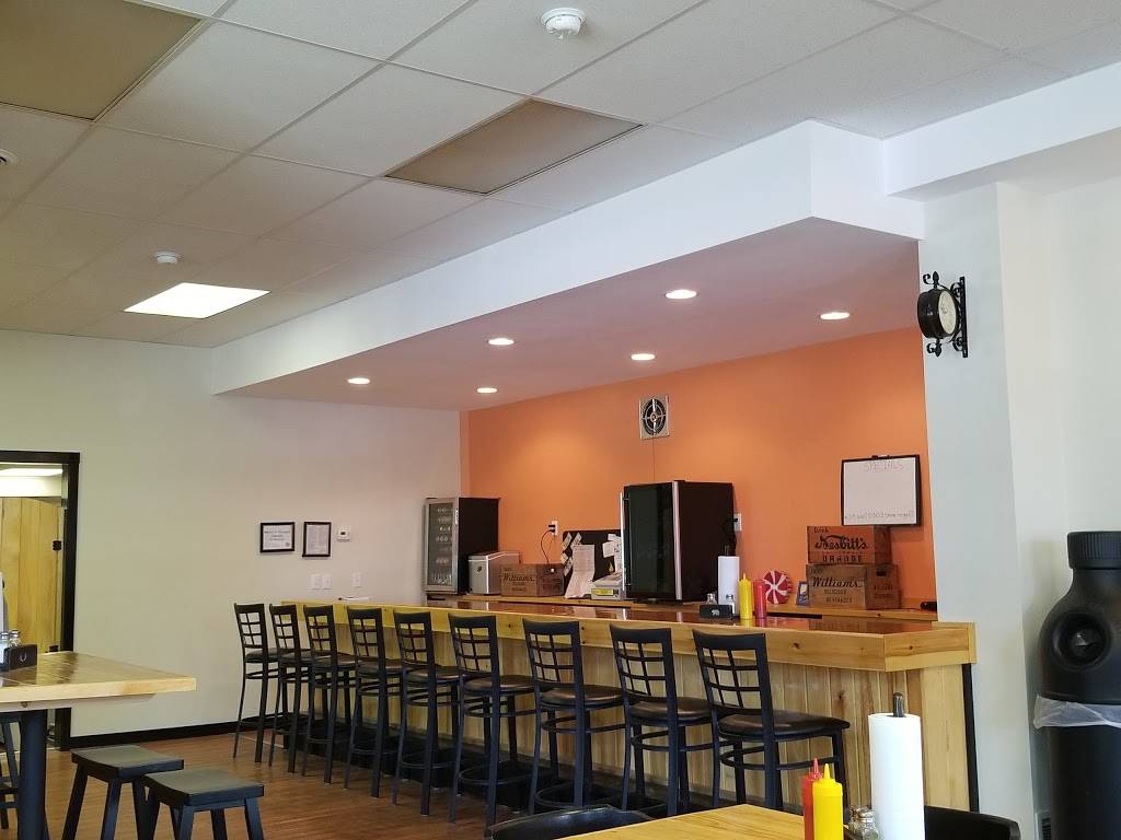 CJs Mint City Station | restaurant | 1 Montezuma St, Lyons, NY 14489, USA | 3156650303 OR +1 315-665-0303