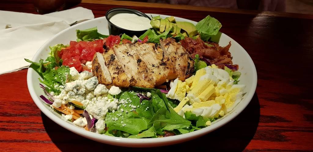 Red Robin Gourmet Burgers and Brews | restaurant | 5631 W Loop 1604 N, San Antonio, TX 78253, USA | 2105098200 OR +1 210-509-8200