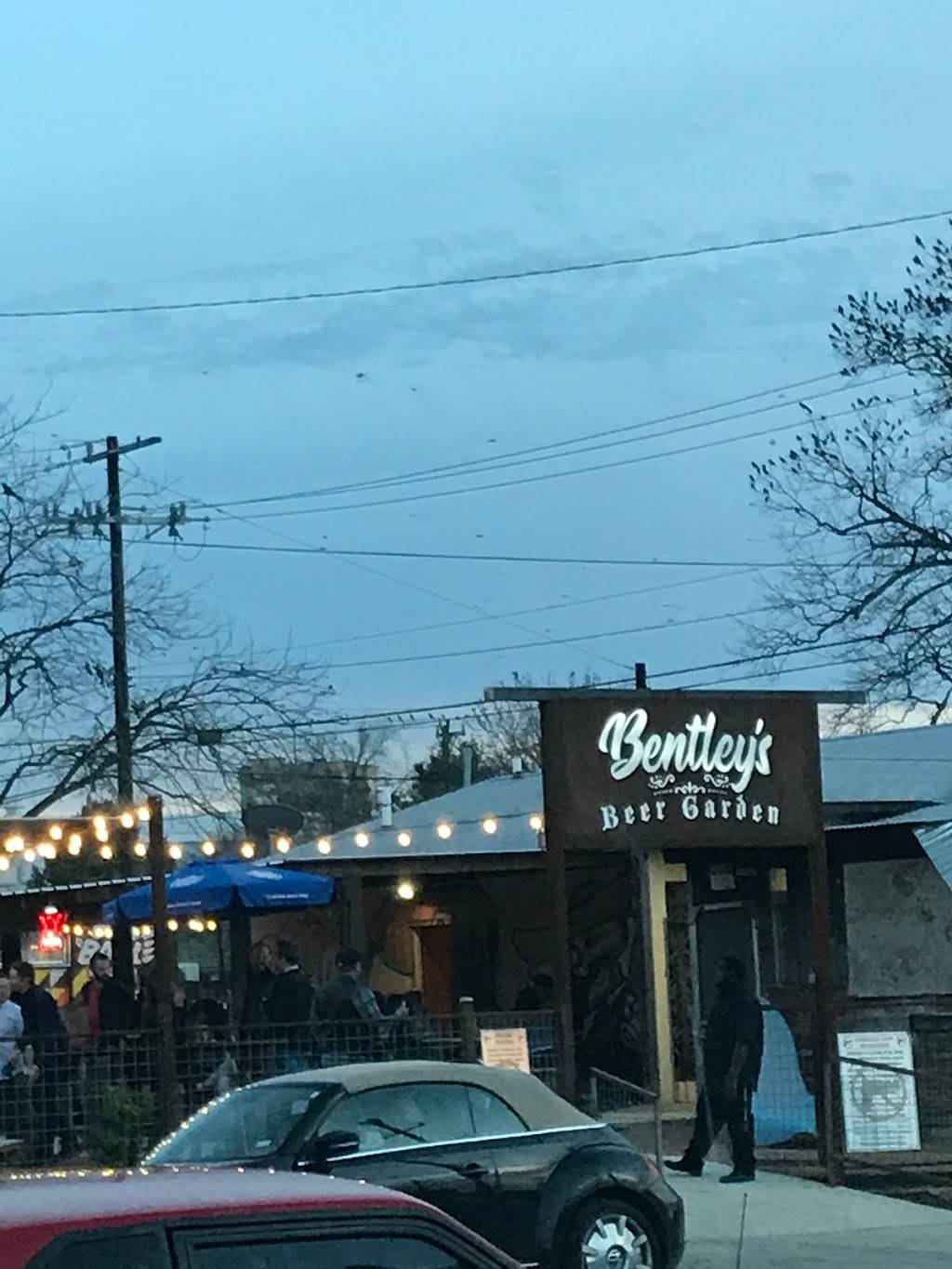 Bentleys Beer Garden | restaurant | 802 N Alamo St, San Antonio, TX 78215, USA | 2109809401 OR +1 210-980-9401