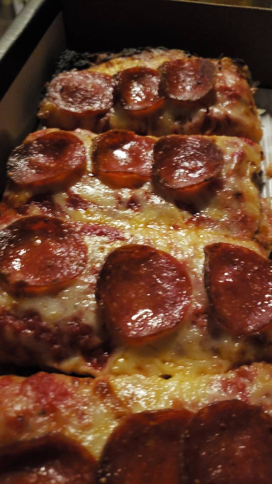 Dollys Pizza | restaurant | 17818 E Thirteen Mile Rd, Roseville, MI 48066, USA | 5867759700 OR +1 586-775-9700