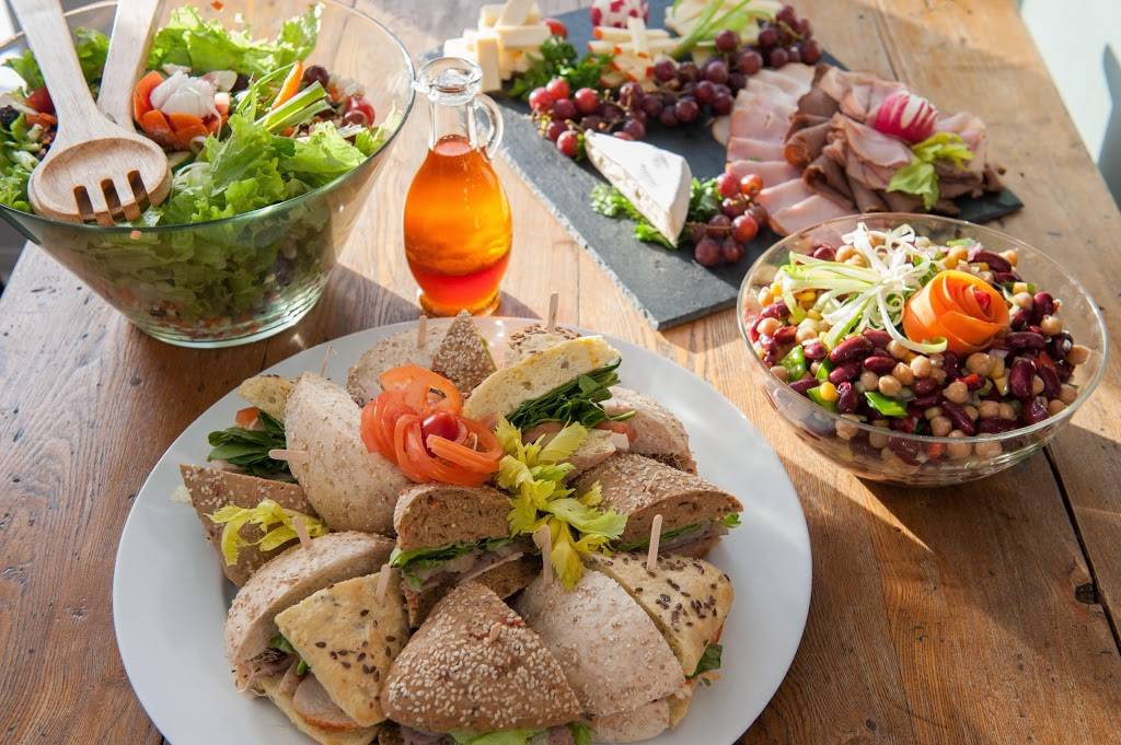 Bertrand le traiteur (Voiles Au Vent) | restaurant | 145 Boulevard Saint-Joseph, Saint-Jean-sur-Richelieu, QC J3B 1W5, Canada | 4503490333 OR +1 450-349-0333