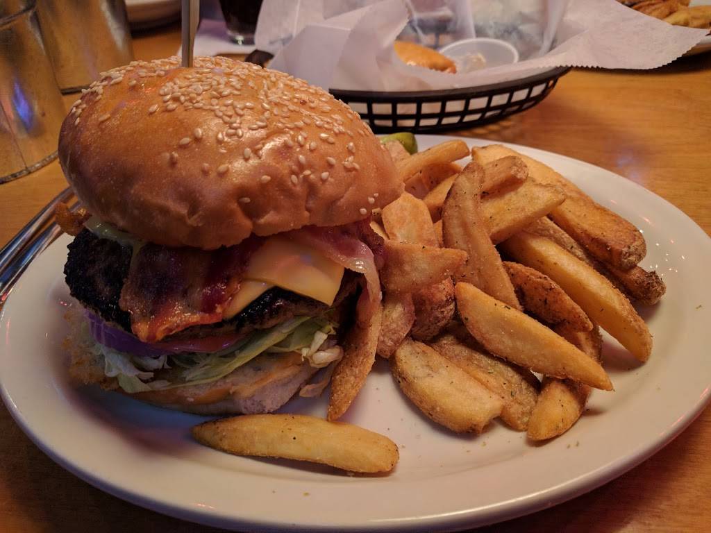 Texas Roadhouse | restaurant | 2105 NJ-35 Suite 103, Holmdel, NJ 07733, USA | 7326713749 OR +1 732-671-3749