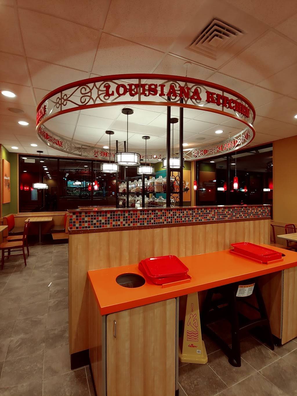 Popeyes Louisiana Kitchen | restaurant | 2211 Badger Dr, Hudson, WI 54016, USA | 7158088272 OR +1 715-808-8272