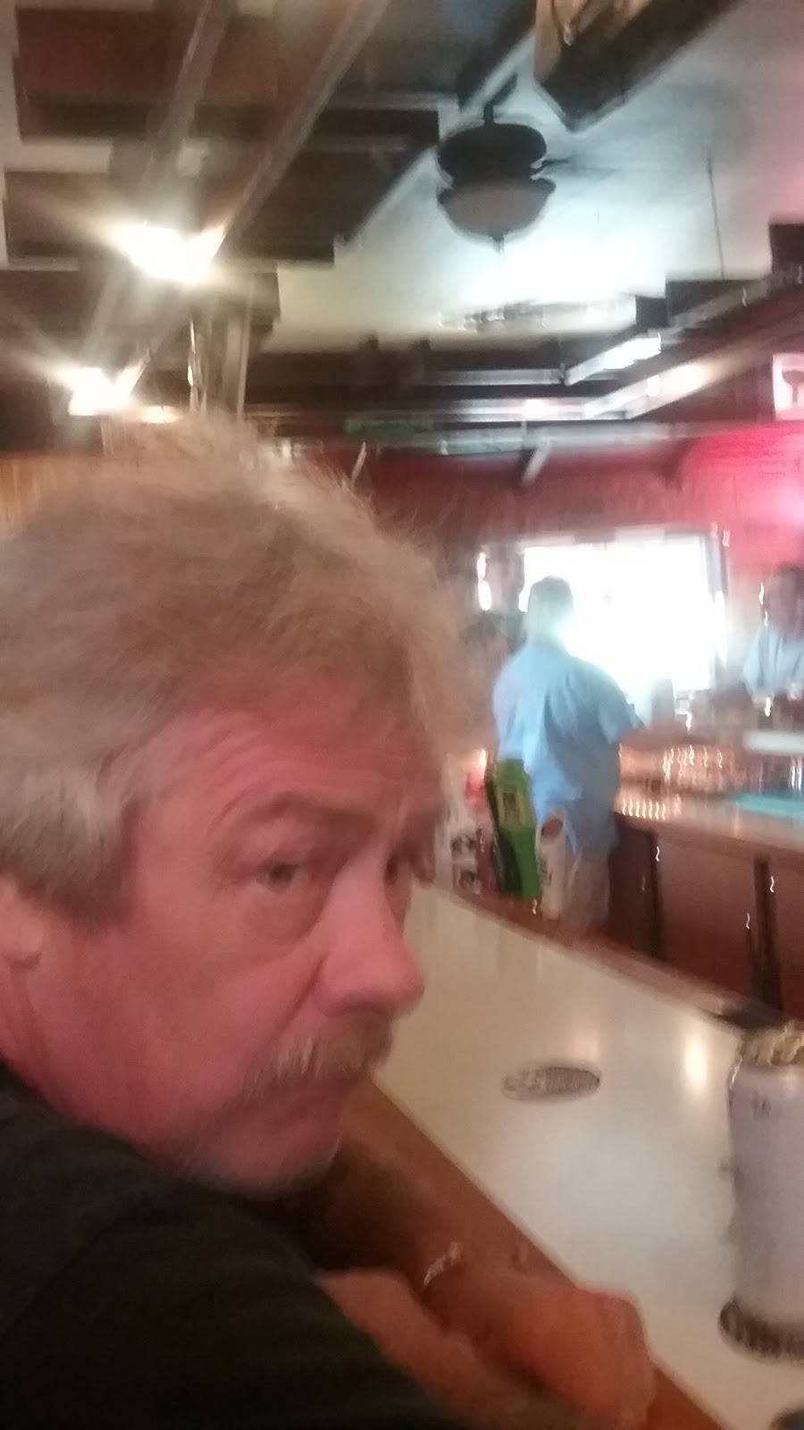 Swigs Pub & Grill | restaurant | 3143 S Clement Ave, Milwaukee, WI 53207, USA | 4144311229 OR +1 414-431-1229