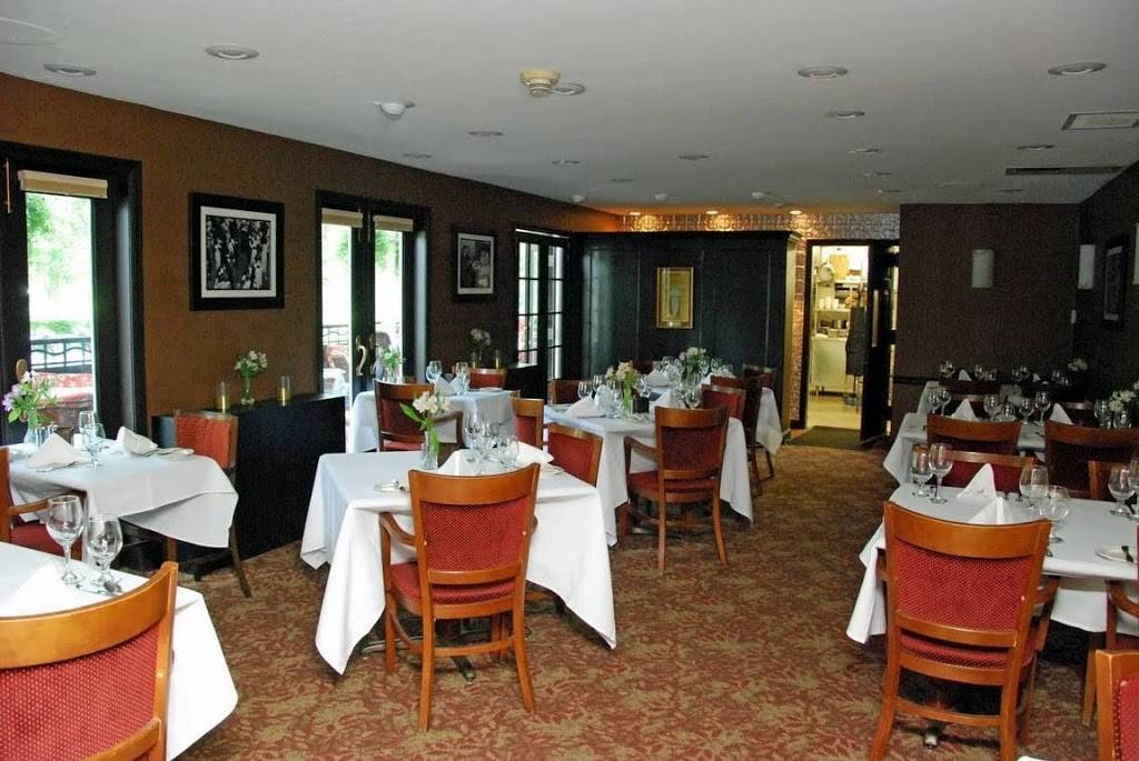 Kenyon Inn & Restaurant | restaurant | 5000, 100 W Wiggin St, Gambier, OH 43022, USA | 7404272202 OR +1 740-427-2202