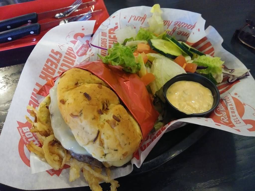 Red Robin Gourmet Burgers and Brews | restaurant | 9880 SE Washington St, Portland, OR 97216, USA | 5032572900 OR +1 503-257-2900