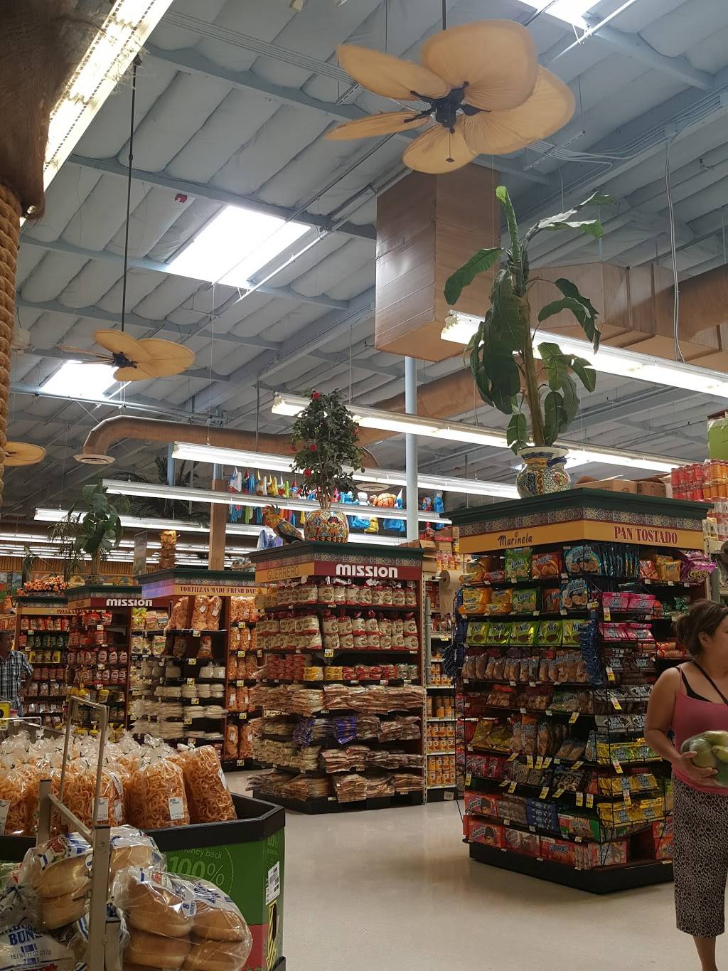 Vallarta Supermarkets | bakery | 3850 N Cedar Ave, Fresno, CA 93726, USA | 5594763070 OR +1 559-476-3070