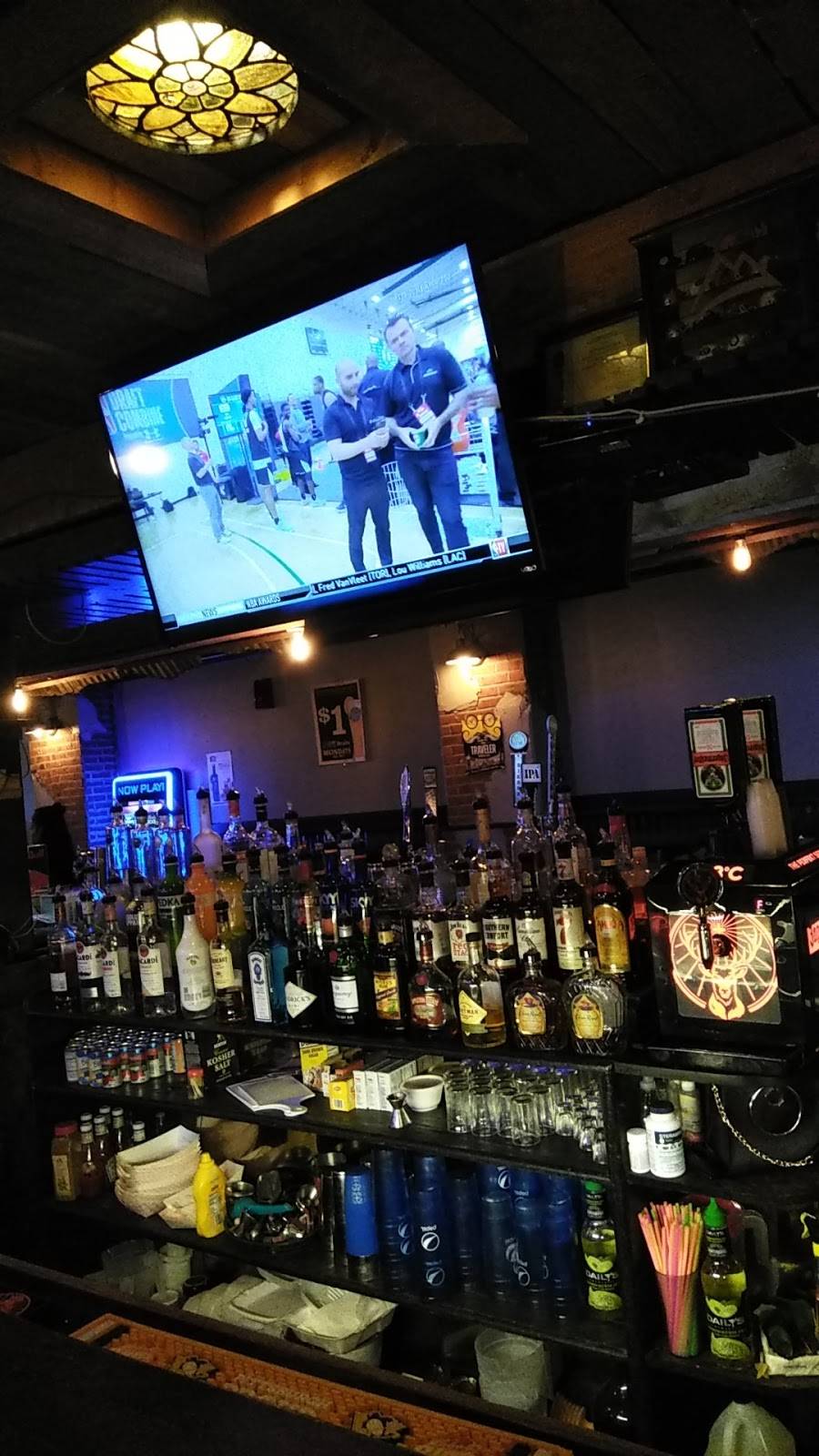 The Ugly Dog Saloon | restaurant | 2351 Noblestown Rd #1, Pittsburgh, PA 15205, USA | 4124583794 OR +1 412-458-3794