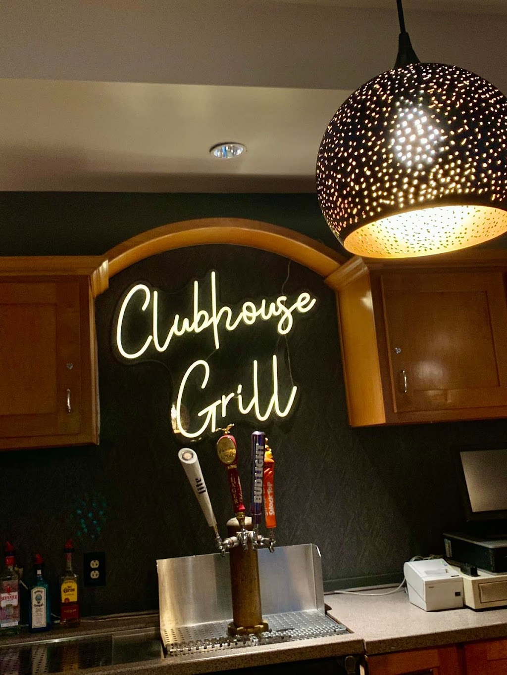 Clubhouse Grill | restaurant | 1955 Lewis Turner Blvd, Fort Walton Beach, FL 32547, USA | 8508339665 OR +1 850-833-9665
