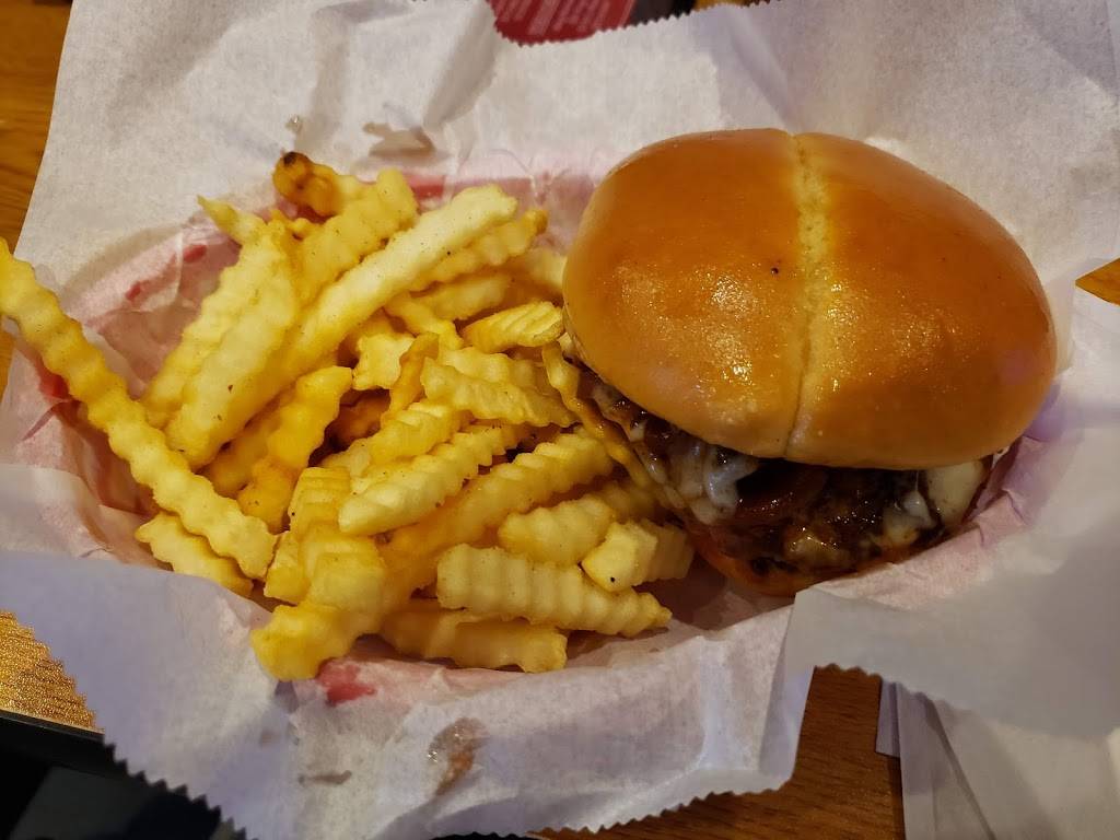 Friendly Inn | restaurant | 1335 17th St, Monroe, WI 53566, USA | 6083259983 OR +1 608-325-9983