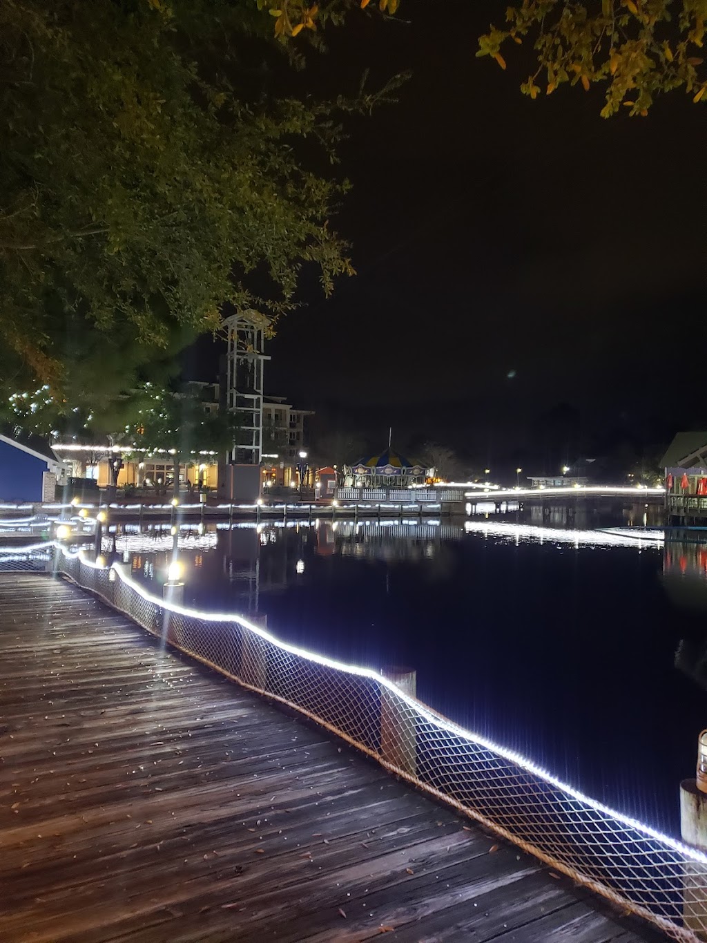 Roberto’s Pizzeria Sports Bar & Grill | restaurant | 110 Cannery Ln, Destin, FL 32550, USA | 8503511998 OR +1 850-351-1998