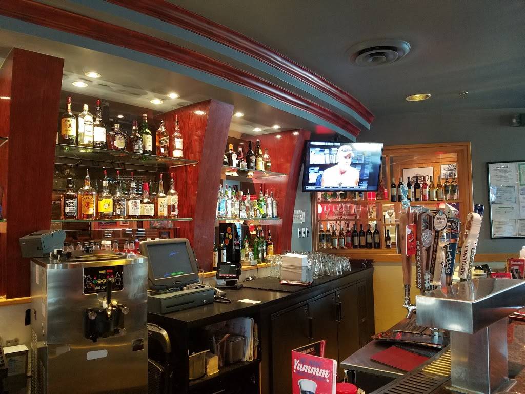 Red Robin Gourmet Burgers and Brews | restaurant | 5031 N Garland Ave, Garland, TX 75044, USA | 9725304700 OR +1 972-530-4700