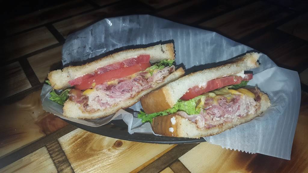 HolliJays Place | restaurant | 7296 Main St, Owendale, MI 48754, USA | 9896781028 OR +1 989-678-1028