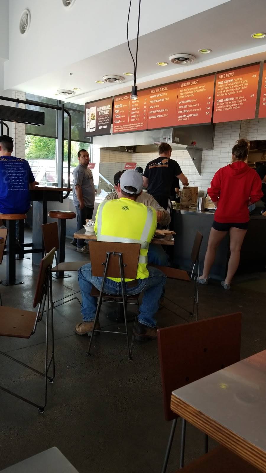 Chipotle Mexican Grill | restaurant | 9815 Main St Ste 104, Damascus, MD 20872, USA | 2406683260 OR +1 240-668-3260