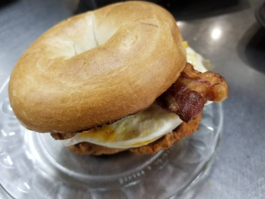 Henrys Restaurant | restaurant | 3396 N Croatan Hwy, Kill Devil Hills, NC 27948, USA | 2522612025 OR +1 252-261-2025