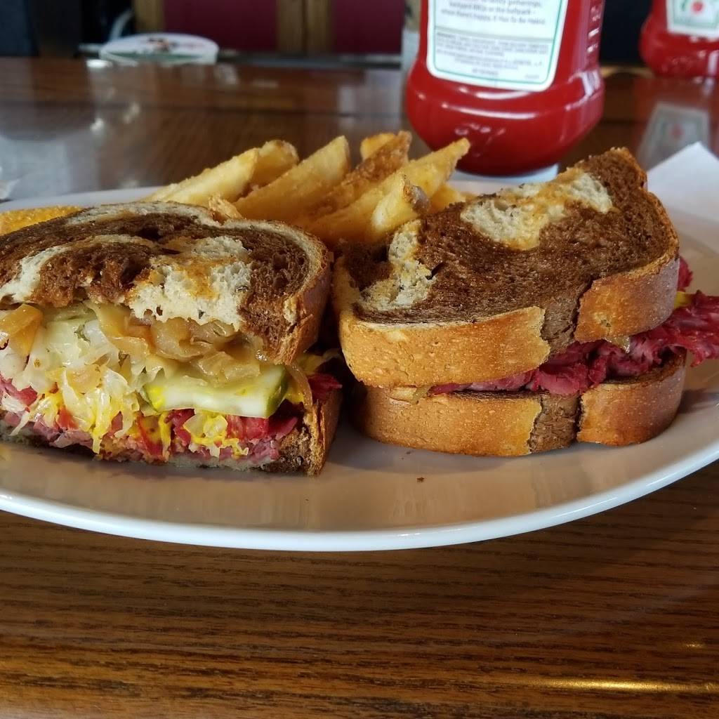 Carolina Ale House | restaurant | 400 Conservation Rd, Garner, NC 27529, USA | 9197722646 OR +1 919-772-2646