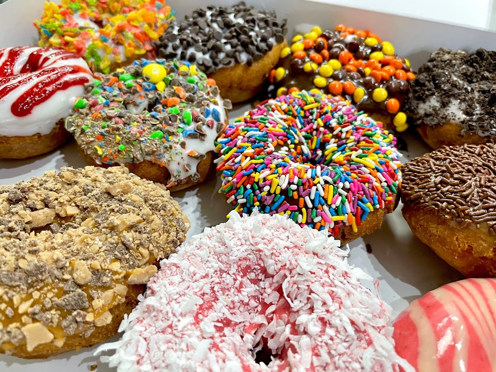 Ohana Donuts & Ice Cream | bakery | 11640 Brooks School Rd Suite 100, Fishers, IN 46037, USA | 3172880922 OR +1 317-288-0922