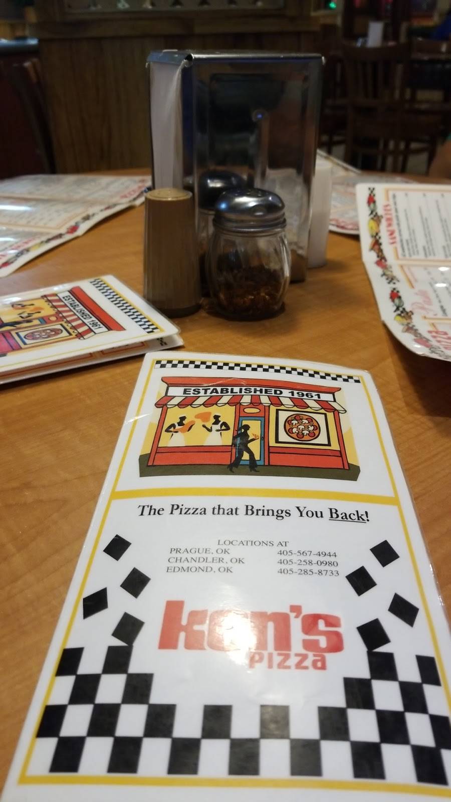 Kens Pizza | restaurant | 2105 W Main St, Prague, OK 74864, USA | 4055674944 OR +1 405-567-4944