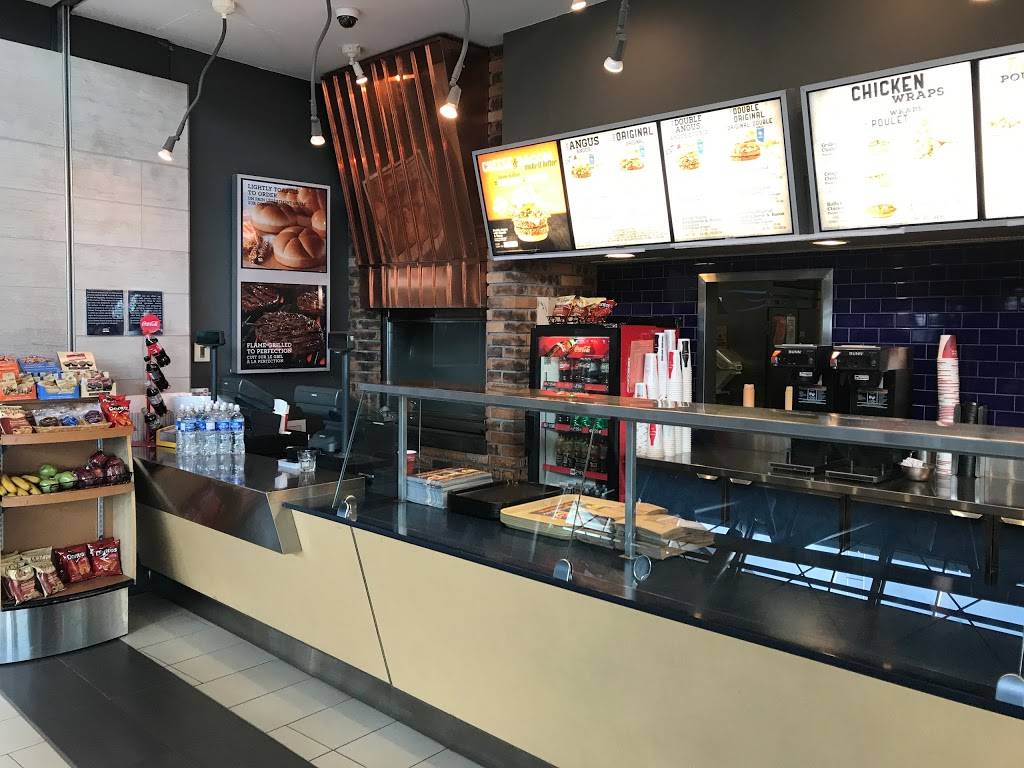 Harveys | restaurant | 1000 Airport Parkway Private, Ottawa, ON K1V 9B4, Canada | 6132482174 OR +1 613-248-2174