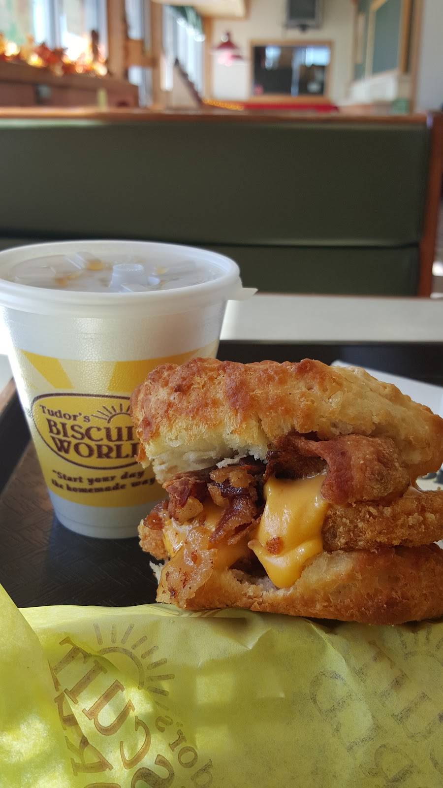 Tudors Biscuit World | restaurant | 1125 Airport Rd, Beaver, WV 25813, USA | 3042527590 OR +1 304-252-7590