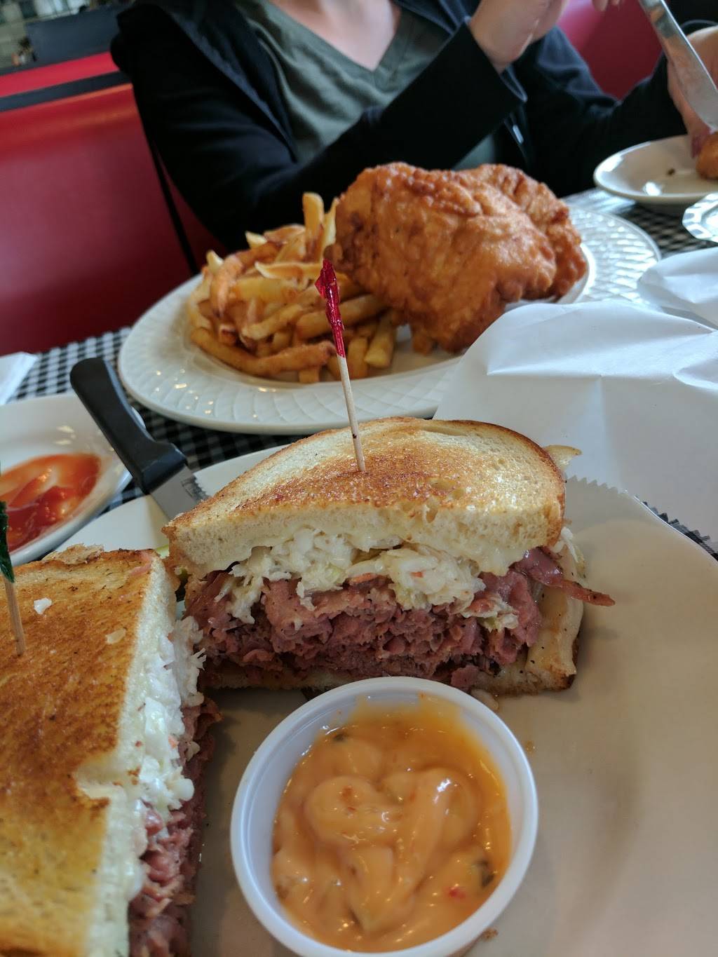 Old School Deli | restaurant | 30860 Groesbeck Hwy, Roseville, MI 48066, USA | 5867773354 OR +1 586-777-3354