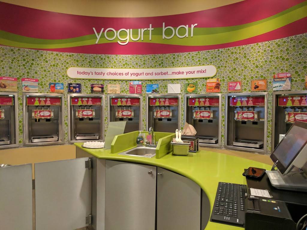 Menchies Frozen Yogurt | bakery | 4825 EP True Pkwy, West Des Moines, IA 50265, USA | 5152237800 OR +1 515-223-7800