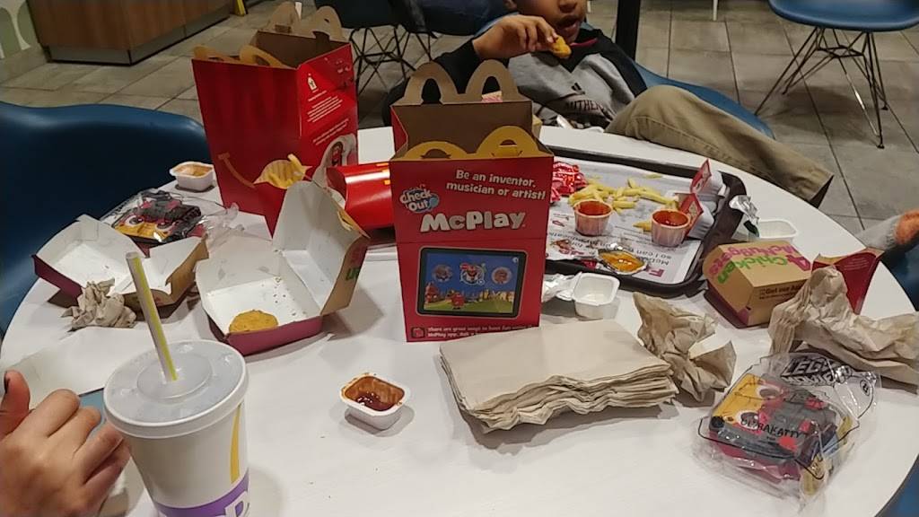 McDonalds | restaurant | 1212 W Main St, Mesa, AZ 85201, USA | 4808349585 OR +1 480-834-9585