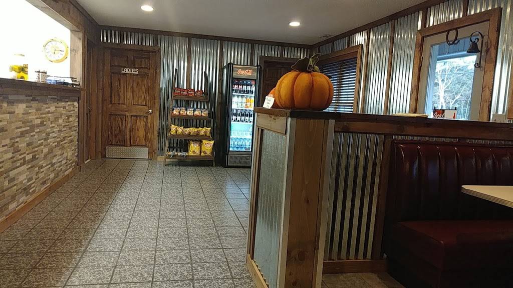 The Flying Pig | restaurant | 5409 Peavine Rd, Crossville, TN 38571, USA | 9314841350 OR +1 931-484-1350