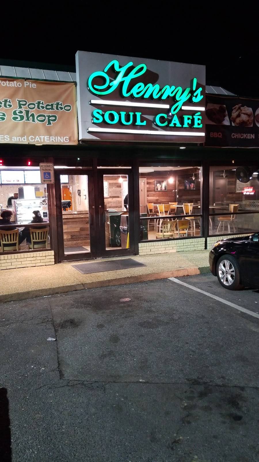 Henrys Soul Cafe | cafe | 5431 Indian Head Hwy, Oxon Hill, MD 20745, USA | 3017496856 OR +1 301-749-6856