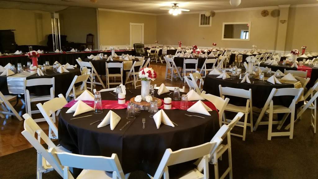 Three Guys And A Grill East | restaurant | N8350 Co Rd J, Elkhart Lake, WI 53020, USA | 9208764404 OR +1 920-876-4404