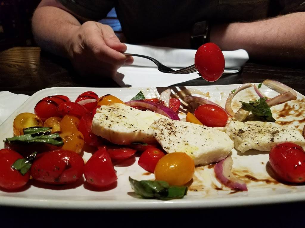 Carrabbas Italian Grill | restaurant | 18375 W Bluemound Rd, Brookfield, WI 53045, USA | 2627972548 OR +1 262-797-2548