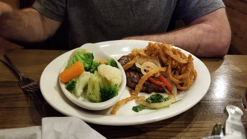 Coltons Steak House & Grill | restaurant | 5 Eastport Plaza Dr, Collinsville, IL 62234, USA | 6182238977 OR +1 618-223-8977