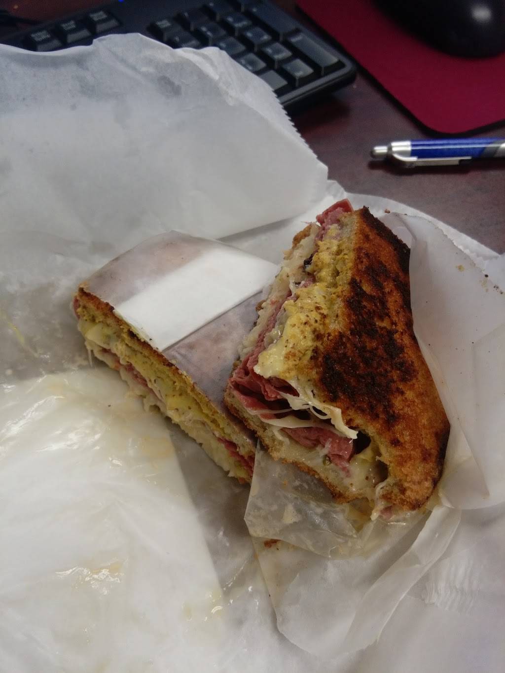 Woodbury Country Deli | restaurant | 153 Woodbury Rd, Woodbury, NY 11797, USA | 5163674180 OR +1 516-367-4180