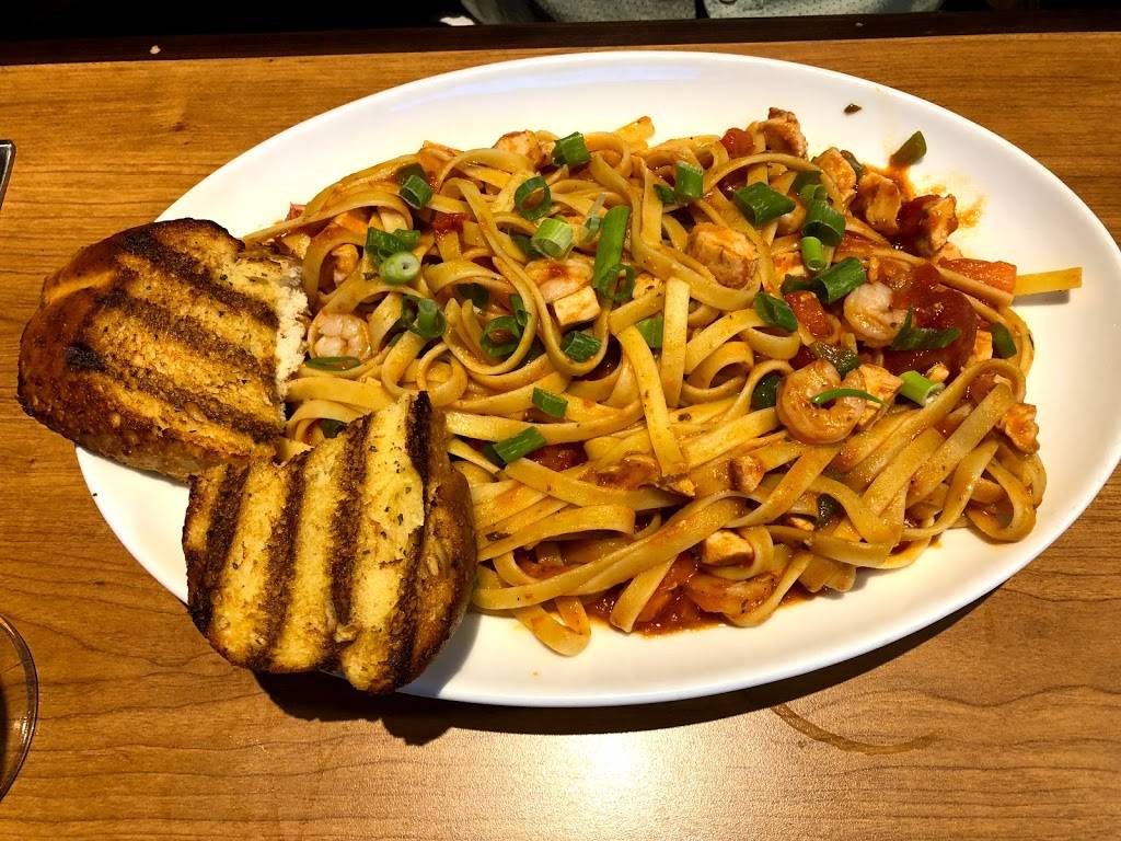 Boston Pizza | restaurant | 521 W Hunt Club Rd, Nepean, ON K2G 5W5, Canada | 6132263374 OR +1 613-226-3374