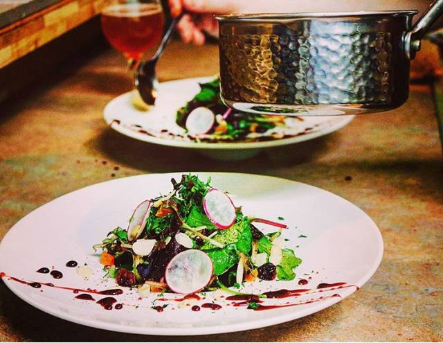 Restaurant Au Galop | restaurant | 100 Chemin de Laprairie, Bromont, QC J2L 2N6, Canada | 4503302882 OR +1 450-330-2882