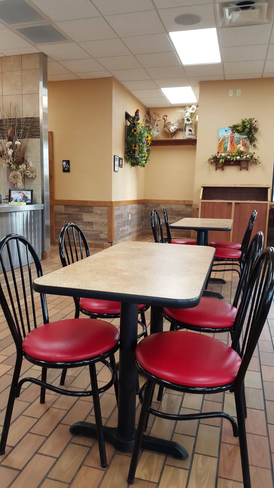 Chicken Express | restaurant | 323 Tenaha St, Center, TX 75935, USA | 9365989100 OR +1 936-598-9100