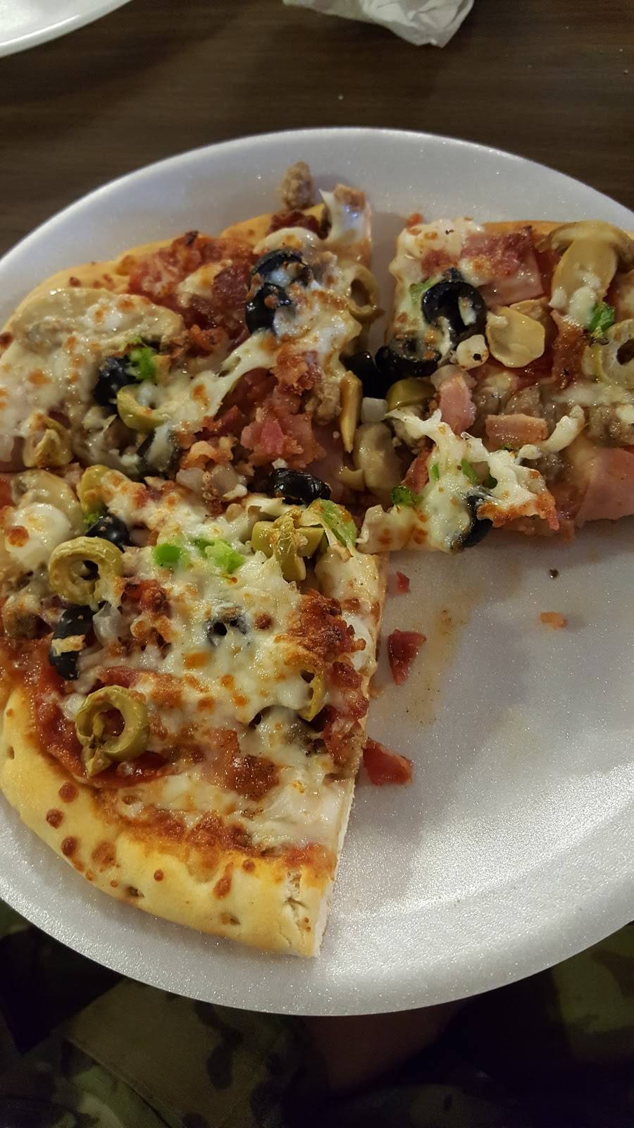 Snappys Pizza | restaurant | 21 E Main St, Hohenwald, TN 38462, USA | 9317964832 OR +1 931-796-4832