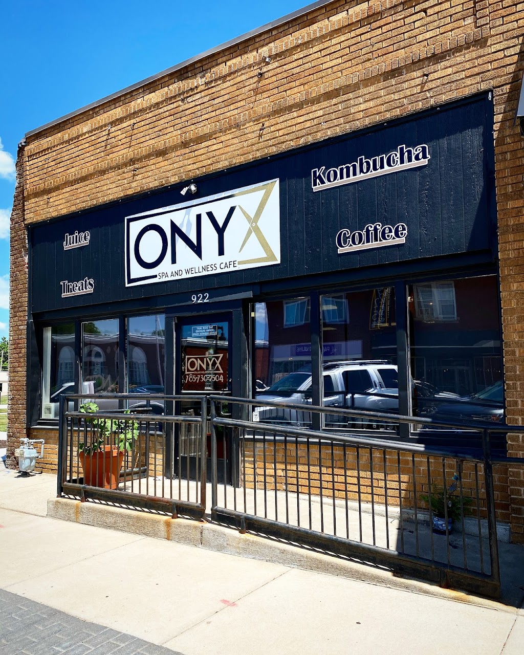 Onyx Wellness Cafe | restaurant | 922 N Kansas Ave, Topeka, KS 66608, USA | 7857302504 OR +1 785-730-2504