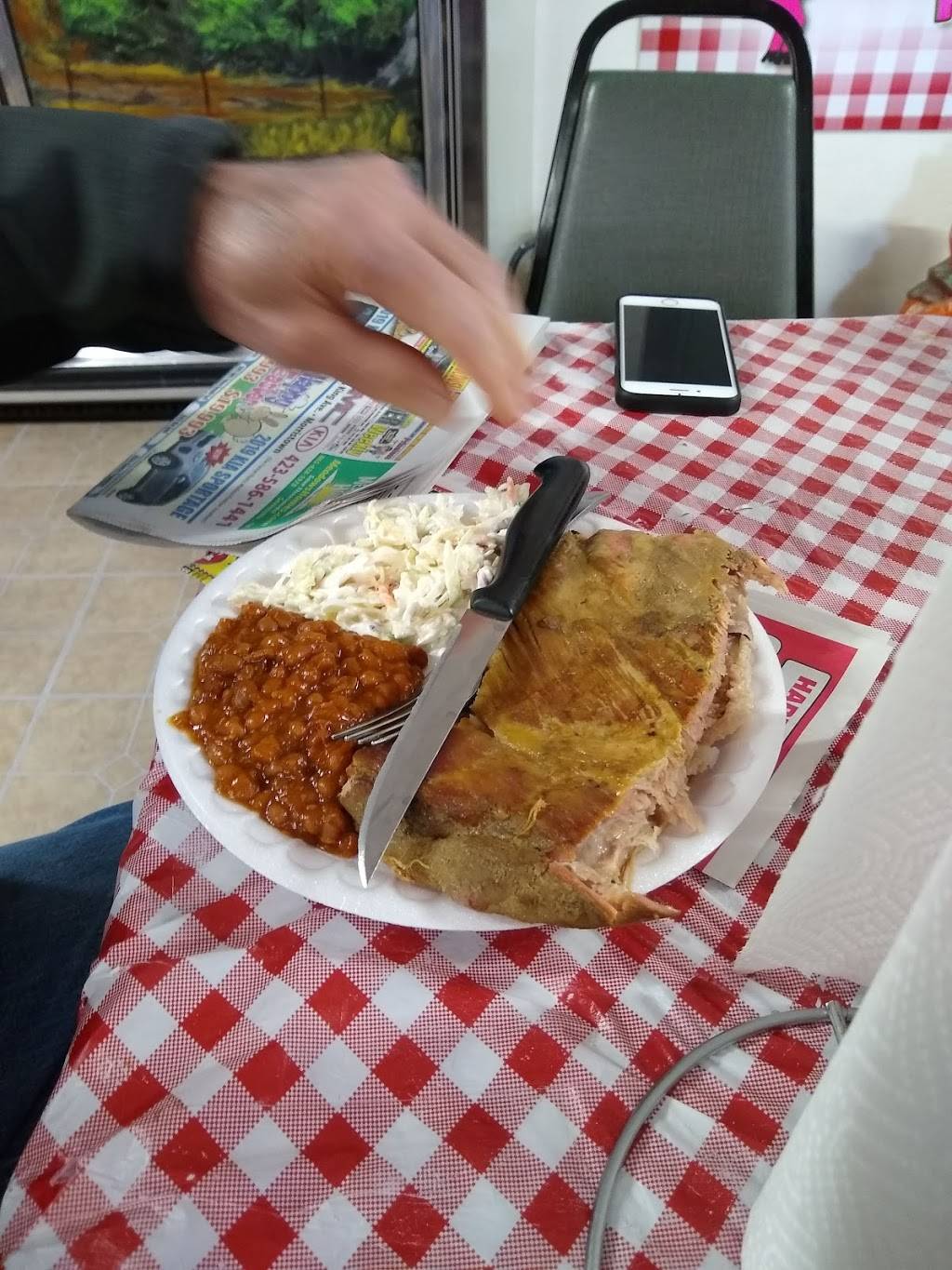 The Giggling pig | restaurant | 300 N Broad St, New Tazewell, TN 37825, USA | 8652784845 OR +1 865-278-4845