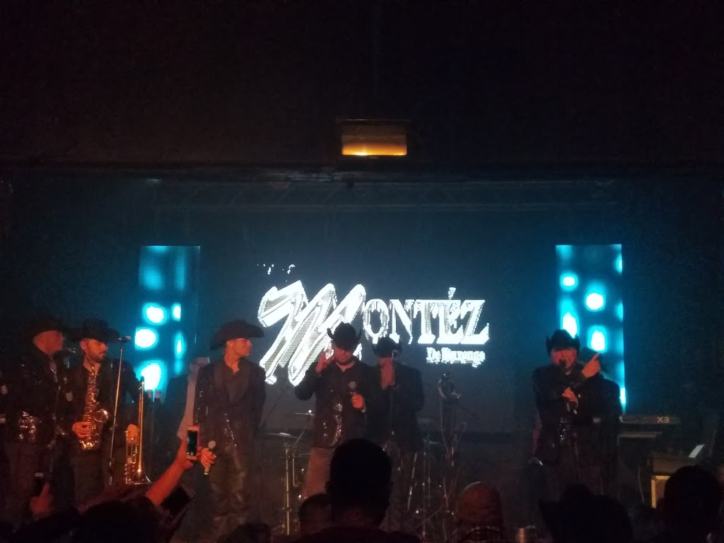 V Live Restaurant & Live Music Entertainment | restaurant | 2501 S Kedzie Ave, Chicago, IL 60623, USA | 7732472400 OR +1 773-247-2400