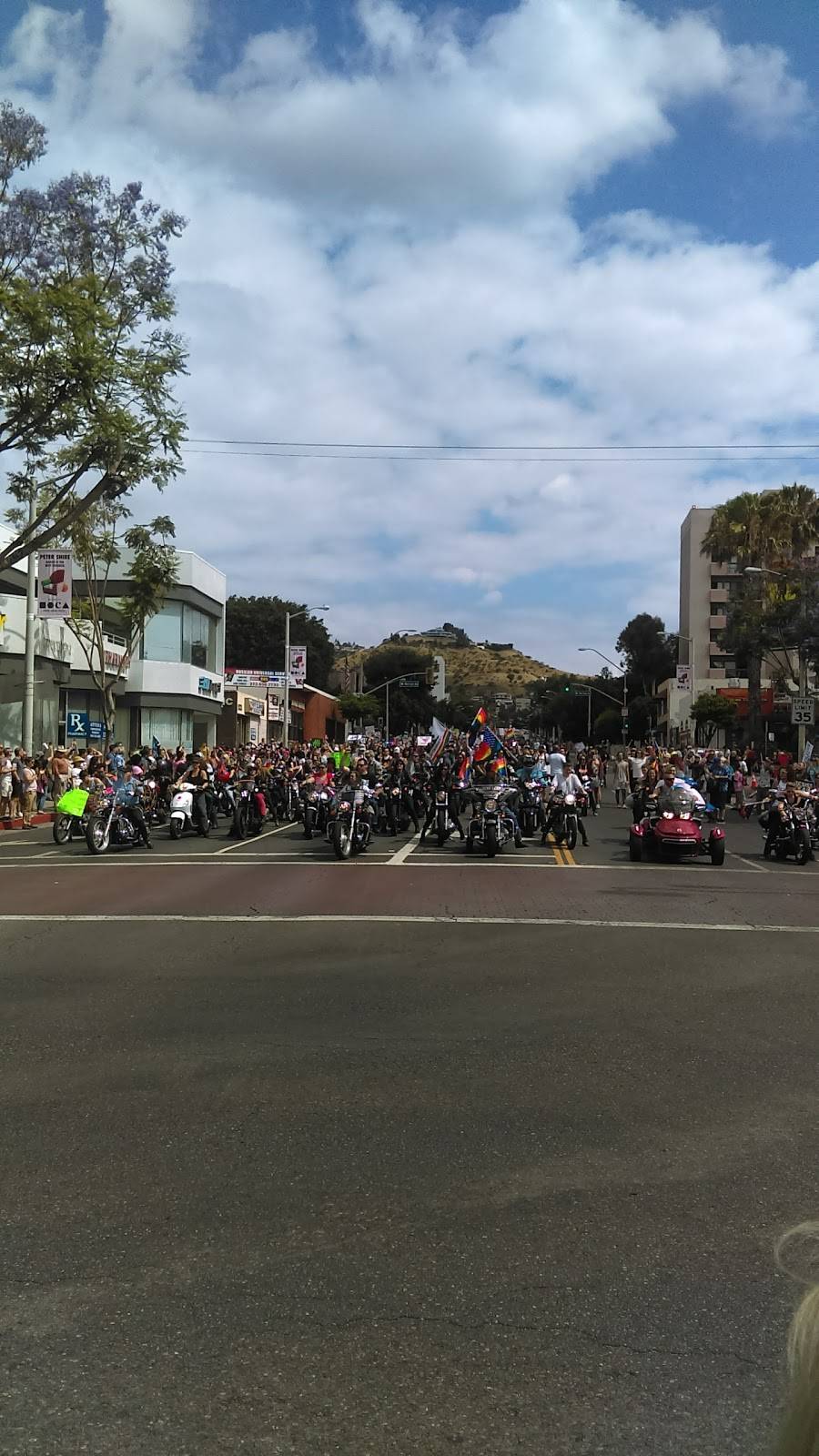 Starbucks | cafe | 7901 Santa Monica Blvd UNIT 107, West Hollywood, CA 90046, USA | 3238229733 OR +1 323-822-9733