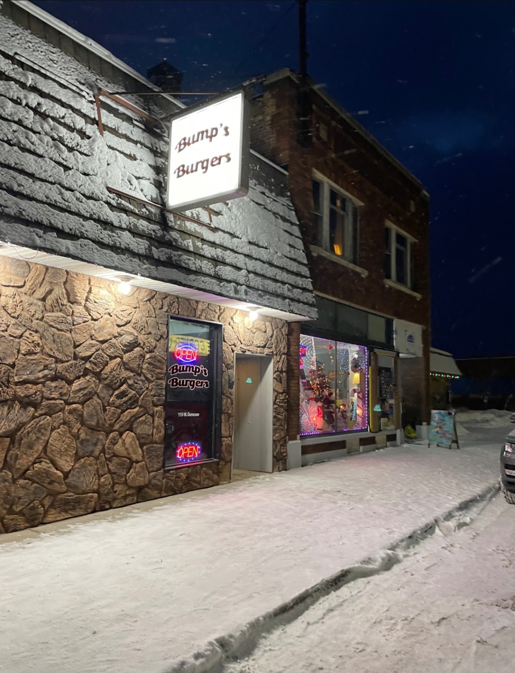 Bumps Burgers | restaurant | 119 W Genesee St, Iron River, MI 49935, USA | 9062847608 OR +1 906-284-7608