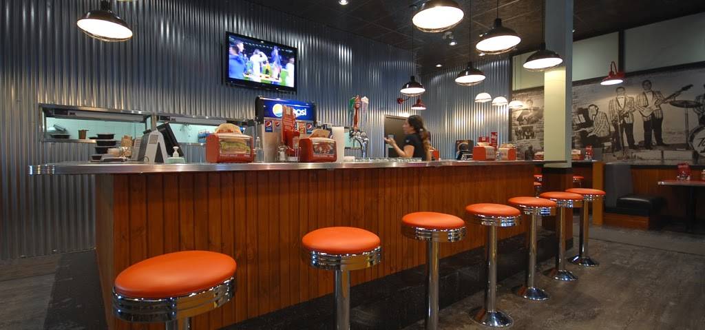 Dilallo burger Original 1929 | restaurant | 2851 Rue Allard, Montréal, QC H4E 2M1, Canada | 5147679921 OR +1 514-767-9921