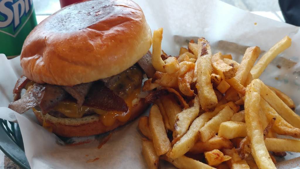 Johnnys Grill | restaurant | 5313 Lincoln Ave, Skokie, IL 60077, USA | 8476744067 OR +1 847-674-4067