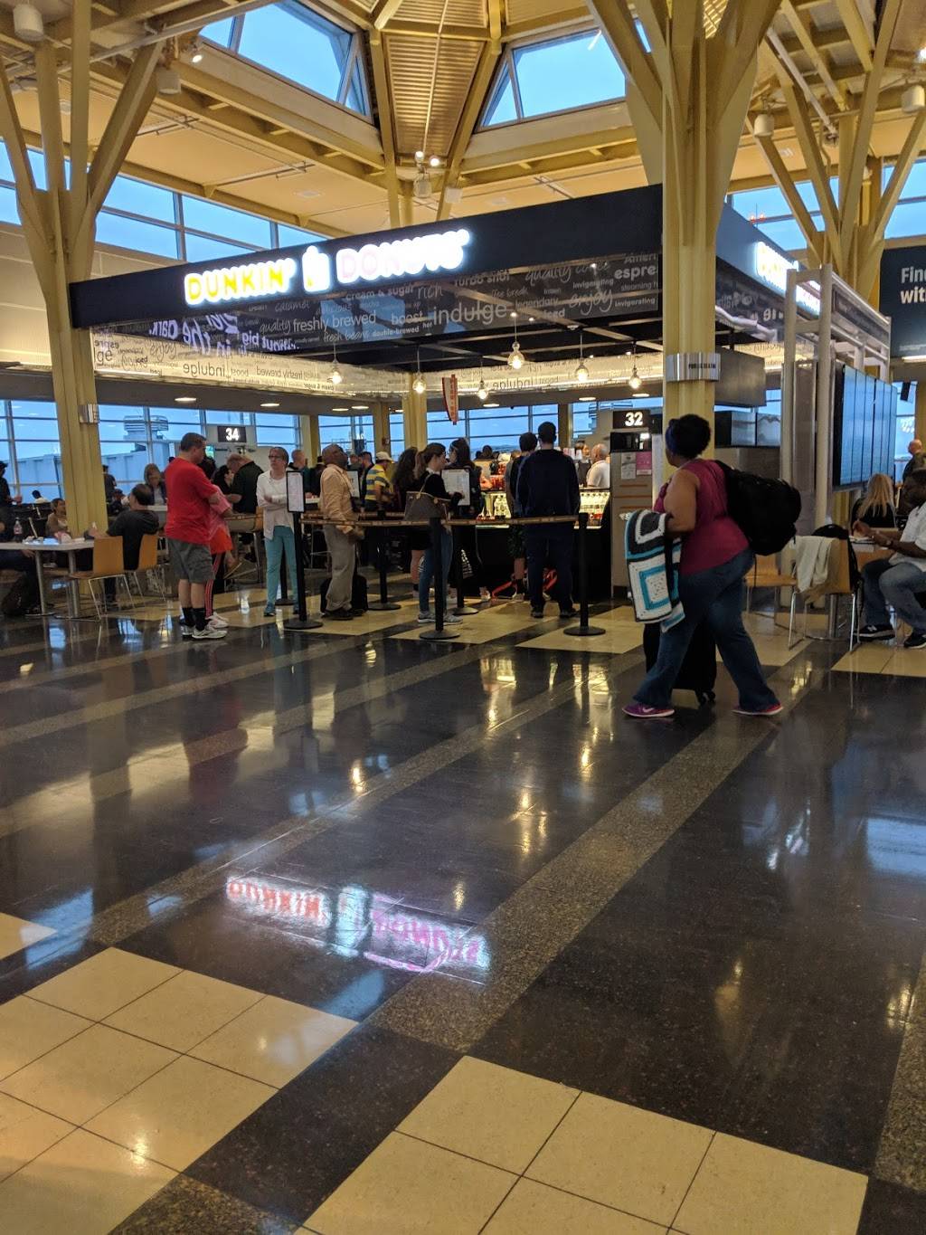 Dunkin | bakery | 1 National Airport, Arlington, VA 22202, USA | 2405658570 OR +1 240-565-8570